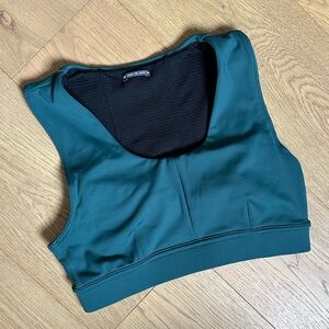 Oiselle Flyout Sports Bra with pocket (size 6)